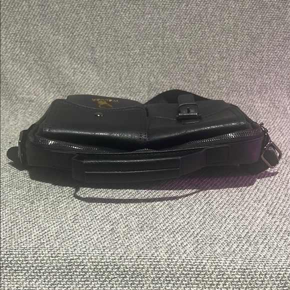 Sleek Black Messenger Bag with Adjustable Strap and Structured Design - Picture 16 of 16